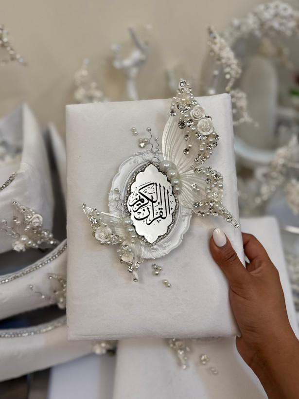 ست بله برون و عقد پروانه